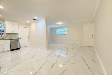 Immobilier commercial à vendre à Miami, Floride: 205.5 m2 № 1921827 - photo 13
