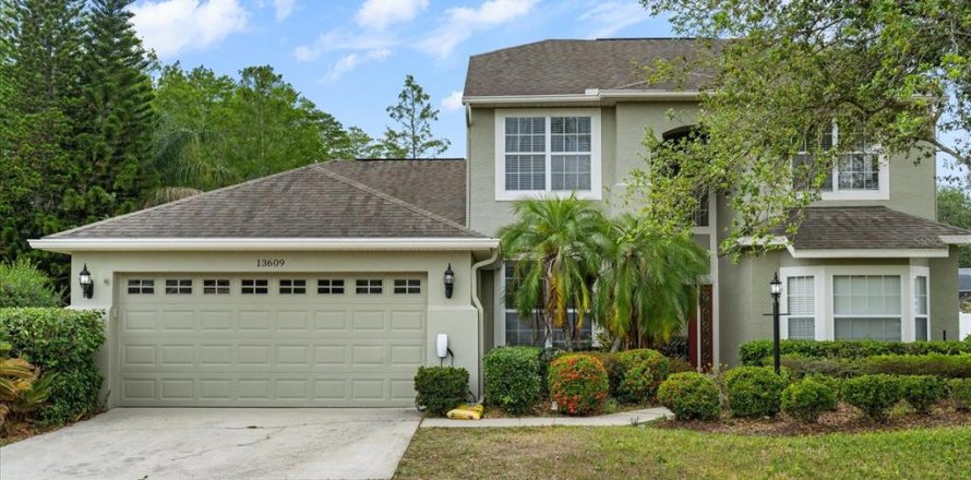 House in Orlando, Florida 4 bedrooms, 293.76 sq.m. № 1888561