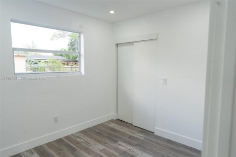 Снять в аренду виллу или дом в Майами, Флорида 4 спальни, 140.93м2, № 2029675 - фото 25