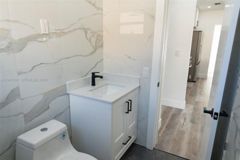 Снять в аренду виллу или дом в Майами, Флорида 4 спальни, 140.93м2, № 2029675 - фото 16