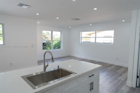 Снять в аренду виллу или дом в Майами, Флорида 4 спальни, 140.93м2, № 2029675 - фото 11