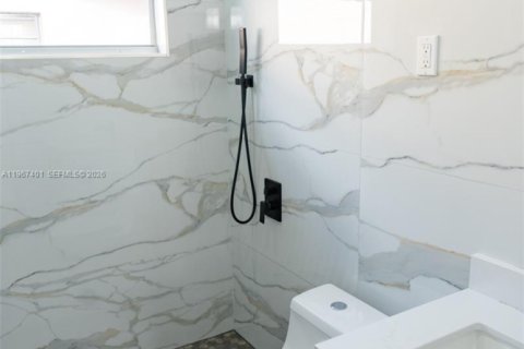 Снять в аренду виллу или дом в Майами, Флорида 4 спальни, 140.93м2, № 2029675 - фото 17