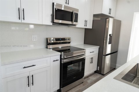 Снять в аренду виллу или дом в Майами, Флорида 4 спальни, 140.93м2, № 2029675 - фото 12