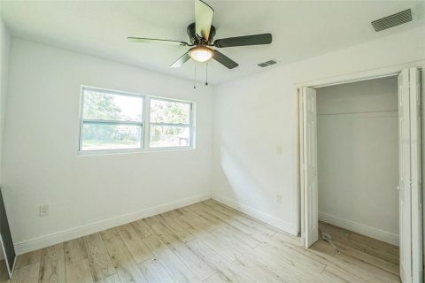 House in Fruitland Park, Florida 4 bedrooms, 141.03 sq.m. № 1825313 - photo 4