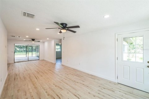 House in Fruitland Park, Florida 4 bedrooms, 141.03 sq.m. № 1825313 - photo 15