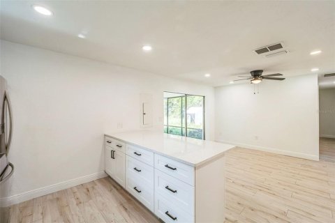 House in Fruitland Park, Florida 4 bedrooms, 141.03 sq.m. № 1825313 - photo 22