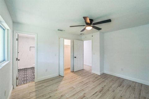 House in Fruitland Park, Florida 4 bedrooms, 141.03 sq.m. № 1825313 - photo 25