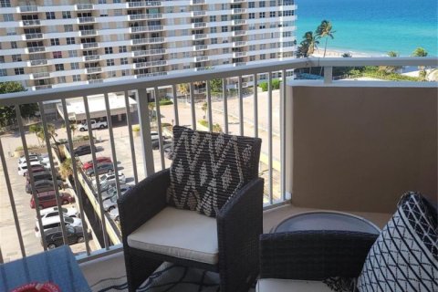 Copropriété à louer à Hallandale Beach, Floride: 1 chambre, 80.82 m2 № 2429708 - photo 14
