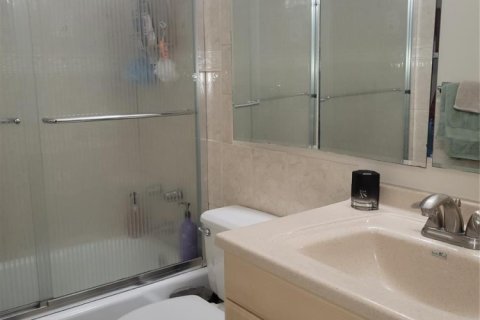 Copropriété à louer à Hallandale Beach, Floride: 1 chambre, 80.82 m2 № 2429708 - photo 9