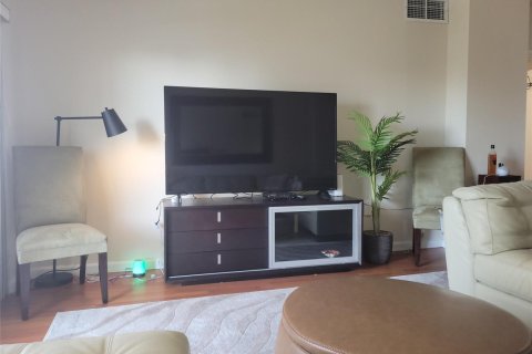 Copropriété à louer à Hallandale Beach, Floride: 1 chambre, 80.82 m2 № 2429708 - photo 3