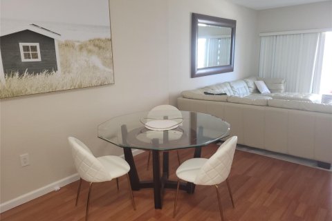 Copropriété à louer à Hallandale Beach, Floride: 1 chambre, 80.82 m2 № 2429708 - photo 23