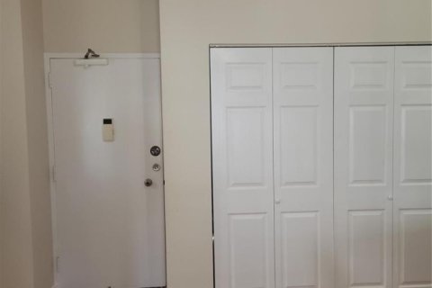 Copropriété à louer à Hallandale Beach, Floride: 1 chambre, 80.82 m2 № 2429708 - photo 4