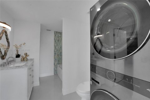 Снять в аренду виллу или дом в Форт-Лодердейл, Флорида 2 спальни, 169.36м2, № 2064168 - фото 23