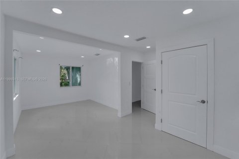 Снять в аренду виллу или дом в Форт-Лодердейл, Флорида 2 спальни, 169.36м2, № 2064168 - фото 18