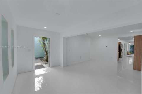 Снять в аренду виллу или дом в Форт-Лодердейл, Флорида 2 спальни, 169.36м2, № 2064168 - фото 2