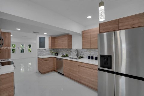 Снять в аренду виллу или дом в Форт-Лодердейл, Флорида 2 спальни, 169.36м2, № 2064168 - фото 9