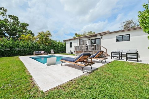 Купить виллу или дом в Майами-Спрингс, Флорида 3 спальни, 130.9м2, № 2066803 - фото 28