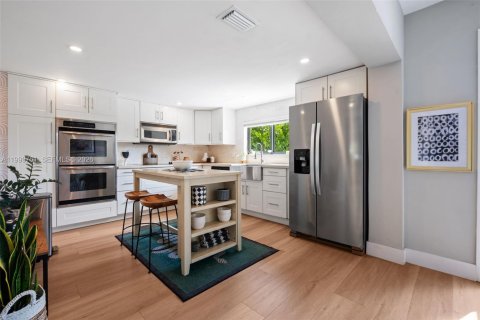 Купить виллу или дом в Майами-Спрингс, Флорида 3 спальни, 130.9м2, № 2066803 - фото 11