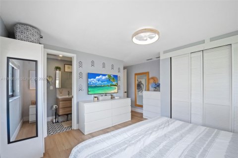 Купить виллу или дом в Майами-Спрингс, Флорида 3 спальни, 130.9м2, № 2066803 - фото 19