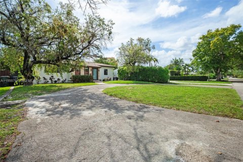 Купить виллу или дом в Майами-Спрингс, Флорида 3 спальни, 130.9м2, № 2066803 - фото 2