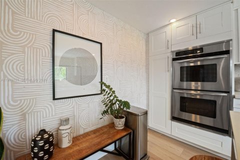 Купить виллу или дом в Майами-Спрингс, Флорида 3 спальни, 130.9м2, № 2066803 - фото 16