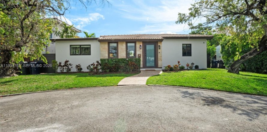 Дом в Майами-Спрингс, Флорида 3 спальни, 130.9м2 № 2066803