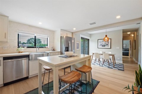 Купить виллу или дом в Майами-Спрингс, Флорида 3 спальни, 130.9м2, № 2066803 - фото 17