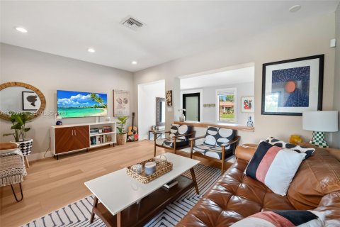 Купить виллу или дом в Майами-Спрингс, Флорида 3 спальни, 130.9м2, № 2066803 - фото 5