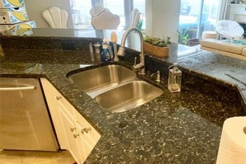 Casa en venta en Tampa, Florida, 4 dormitorios, 224.64 m2 № 1819189 - foto 5
