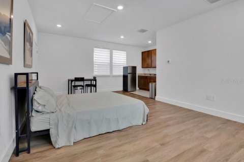 House in Winter Garden, Florida 5 bedrooms, 272.2 sq.m. № 2157920 - photo 18