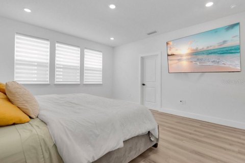 House in Winter Garden, Florida 5 bedrooms, 272.2 sq.m. № 2157920 - photo 30