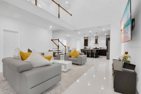 House in Winter Garden, Florida 5 bedrooms, 272.2 sq.m. № 2157920 - photo 10