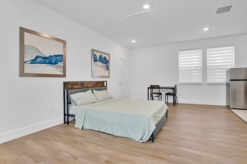 House in Winter Garden, Florida 5 bedrooms, 272.2 sq.m. № 2157920 - photo 17