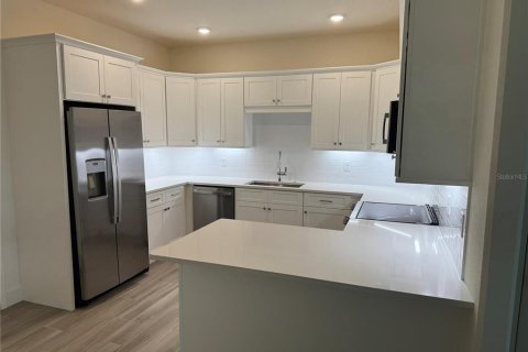 Touwnhouse à vendre à New Smyrna Beach, Floride: 4 chambres, 193.79 m2 № 2330558 - photo 4