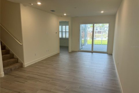 Touwnhouse à vendre à New Smyrna Beach, Floride: 4 chambres, 193.79 m2 № 2330558 - photo 5