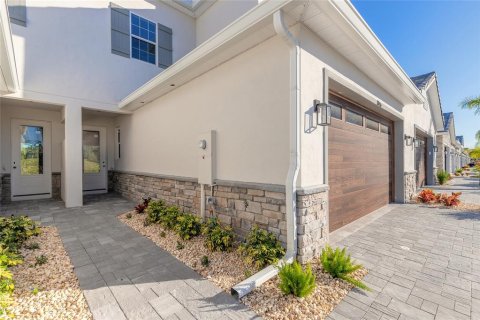 Touwnhouse à vendre à New Smyrna Beach, Floride: 4 chambres, 193.79 m2 № 2330558 - photo 10