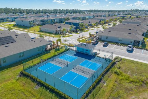 Touwnhouse à vendre à New Smyrna Beach, Floride: 4 chambres, 193.79 m2 № 2330558 - photo 21