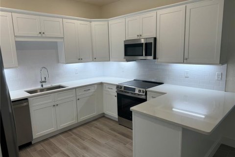 Touwnhouse à vendre à New Smyrna Beach, Floride: 4 chambres, 193.79 m2 № 2330558 - photo 3