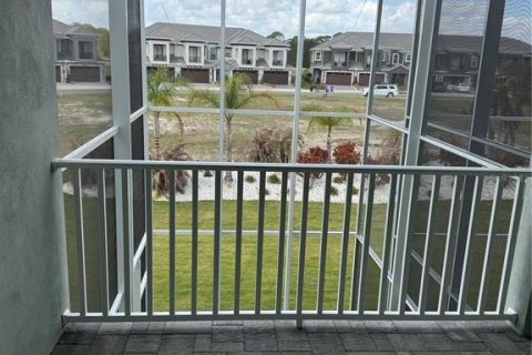 Touwnhouse à vendre à New Smyrna Beach, Floride: 4 chambres, 193.79 m2 № 2330558 - photo 11