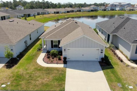 House in Palm Coast, Florida 3 bedrooms, 127.93 sq.m. № 1659915 - photo 2