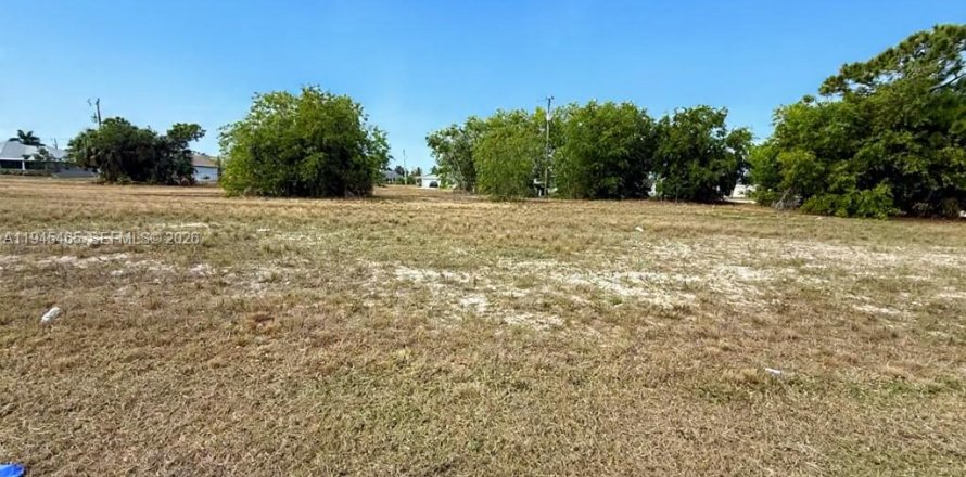 Propiedad comercial en Cape Coral, Florida № 2001982