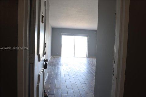 Condominio en venta en Hollywood, Florida, 1 dormitorio, 78.41 m2 № 2030660 - foto 24