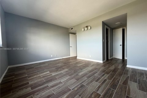 Condominio en venta en Hollywood, Florida, 1 dormitorio, 78.41 m2 № 2030660 - foto 27