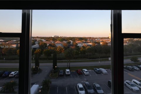 Condominio en venta en Hollywood, Florida, 1 dormitorio, 78.41 m2 № 2030660 - foto 26