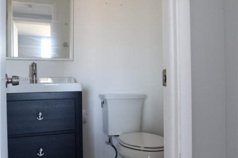 Condominio en venta en Hollywood, Florida, 1 dormitorio, 78.41 m2 № 2030660 - foto 21