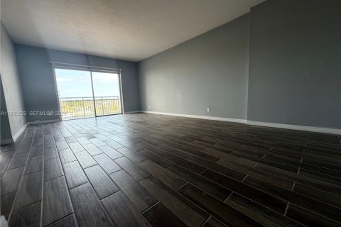 Condominio en venta en Hollywood, Florida, 1 dormitorio, 78.41 m2 № 2030660 - foto 5