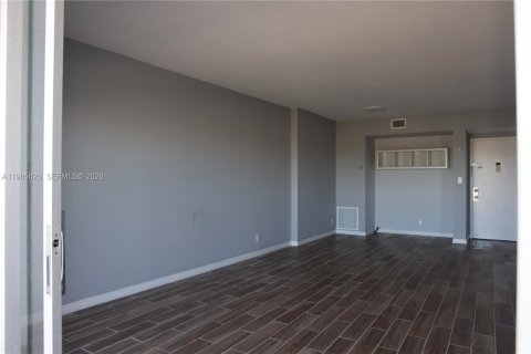 Condominio en venta en Hollywood, Florida, 1 dormitorio, 78.41 m2 № 2030660 - foto 6