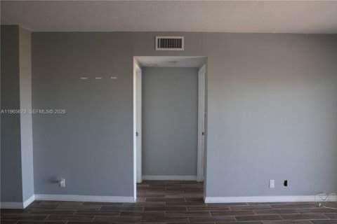 Condominio en venta en Hollywood, Florida, 1 dormitorio, 78.41 m2 № 2030660 - foto 8