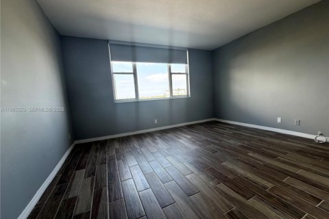 Condominio en venta en Hollywood, Florida, 1 dormitorio, 78.41 m2 № 2030660 - foto 23
