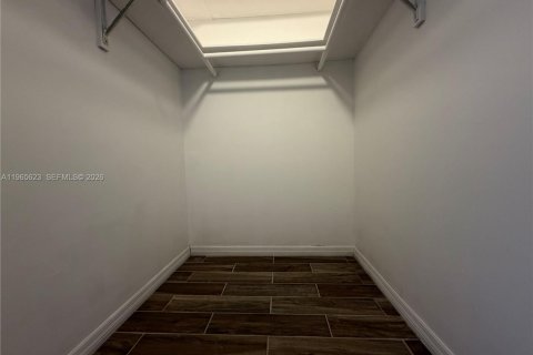 Condominio en venta en Hollywood, Florida, 1 dormitorio, 78.41 m2 № 2030660 - foto 28